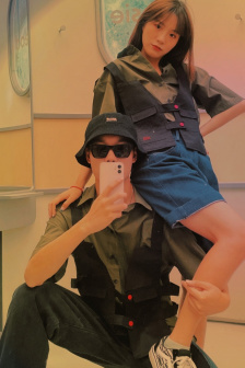 掀起礼服后摆挺入